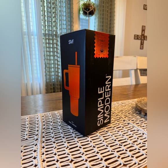 Simple Modern Trek Spooky Bats 40 oz - Picture 6 of 6